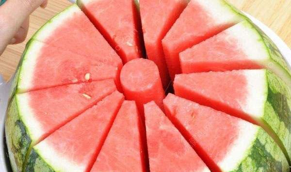 西瓜发生裂果的原因及预防措施